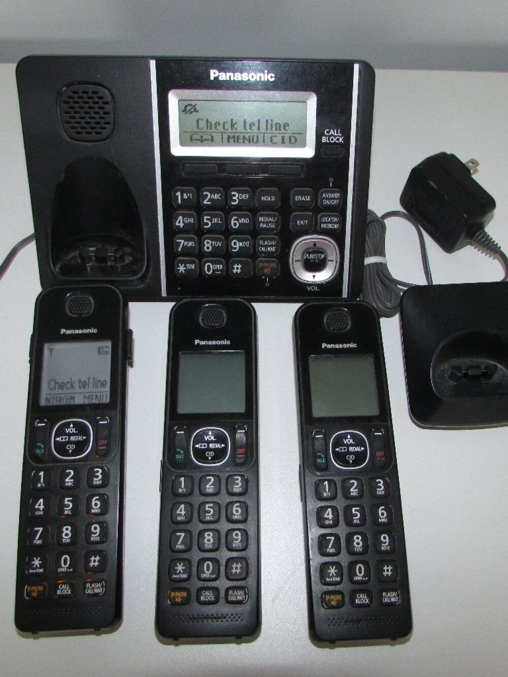 Panasonic Answering Machine & Cordless Phones Set - 3 Handsets